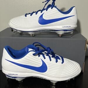 Nike White Athletic Shoes with Sleek Design